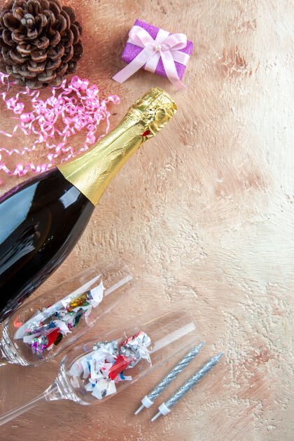 瓶子顶视图香槟与小礼物瓶轻礼物圣诞照片颜色酒精礼物灯礼品