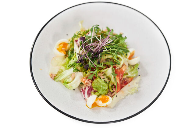 配料美味的蔬菜沙拉绿色和鸡蛋食物健康芝麻菜