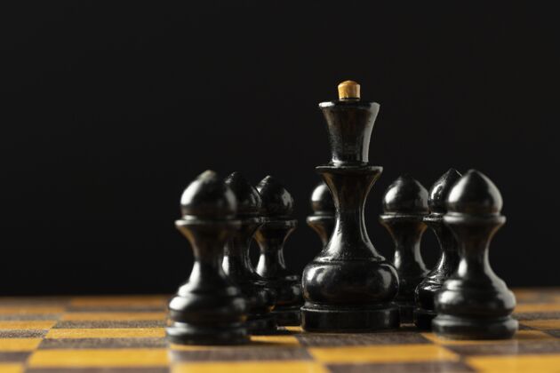 黑色棋盘上的黑棋主教黑色背景战略