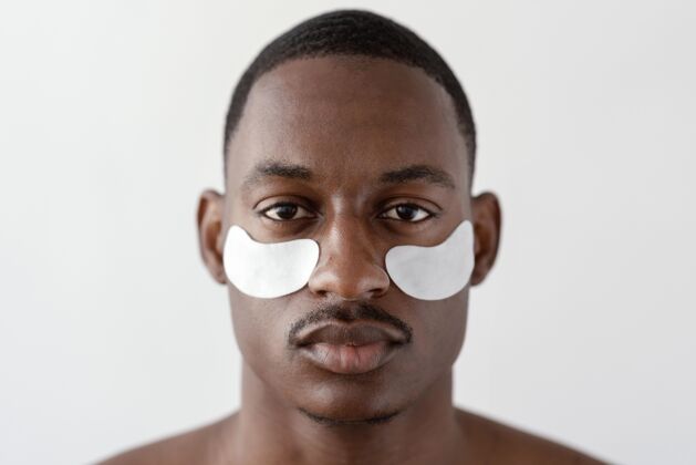 眼罩特写带眼罩的男人水平健康治疗