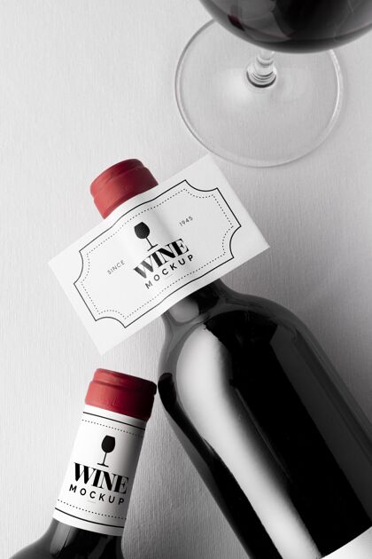 葡萄酒瓶酒瓶标签？和玻璃模型平放平面布局顶视图葡萄酒