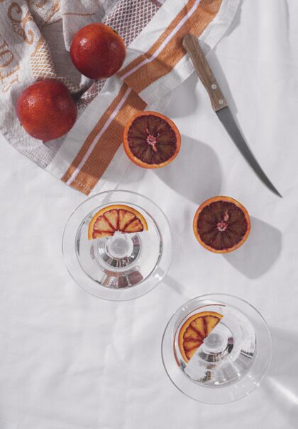 美味上图是柚子和刀的排列美食烹饪俯视图