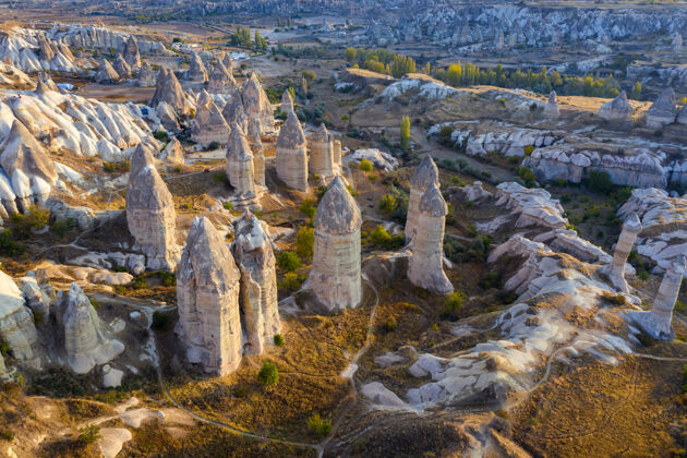 自然爱之谷在土耳其卡帕多西亚的戈雷姆岩石夏天冒险