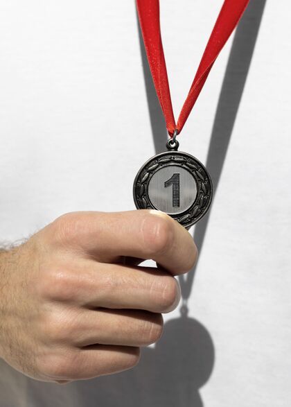 比赛在奥运会上拿着第一块奖牌的人国际项目健康