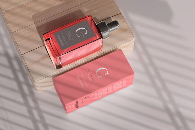 液体方形香水瓶和盒子模型展示极简粉色
