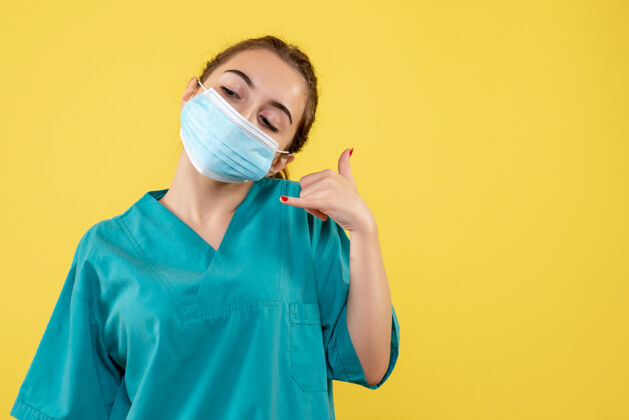 医学正面图女医生穿着医用衬衫和无菌口罩 健康病毒颜色一致肖像黄色健康