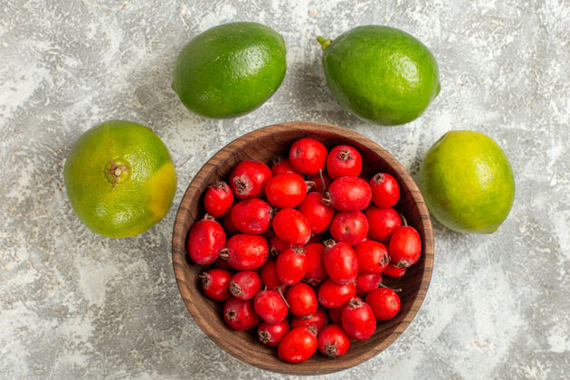 营养白色背景上的柠檬红色水果俯视图有机食用水果柠檬