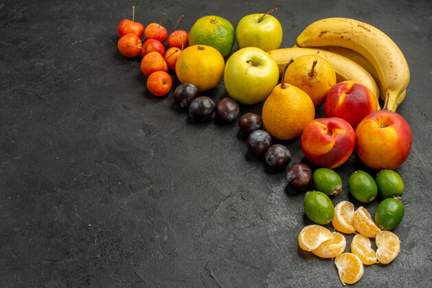 多汁顶视图水果组成新鲜水果的灰色背景苹果水果香蕉