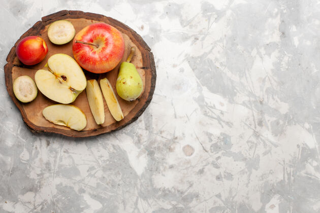 食品顶视图新鲜的苹果和新鲜的梨在淡白色的空间膳食美味油桃