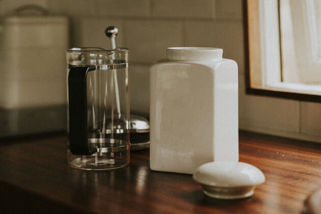 勺子厨房里的法式咖啡早餐食谱想法煮咖啡瓷器