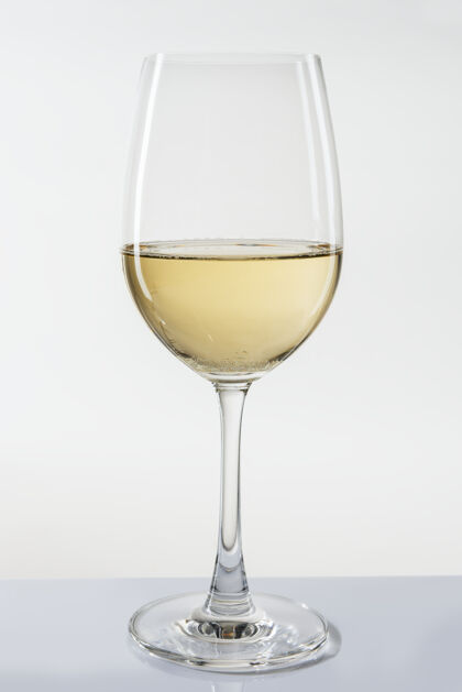 酒精饮料一杯白底白葡萄酒生活方式气味白酒
