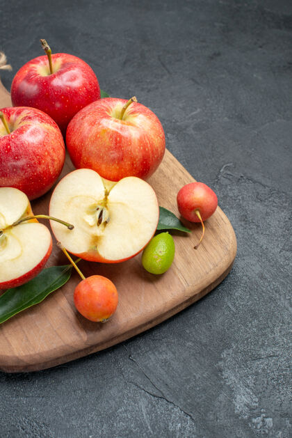 美味苹果开胃的苹果柑橘类水果樱桃板上苹果多汁食品