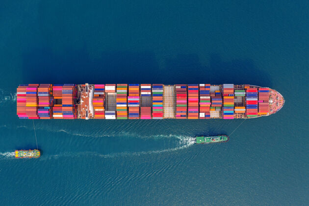 城市海上集装箱货船鸟瞰图港口技术货物