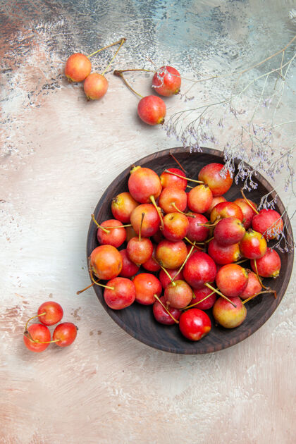 碗顶视图樱桃开胃樱桃在碗树枝健康樱桃蔬菜