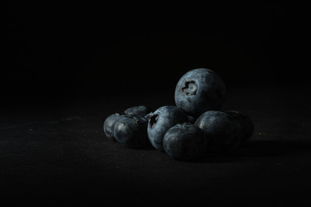 有机许多蓝莓一个接一个的特写镜头健康蓝莓堆