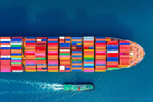 运输海上集装箱货船鸟瞰图港口卸货电子商务