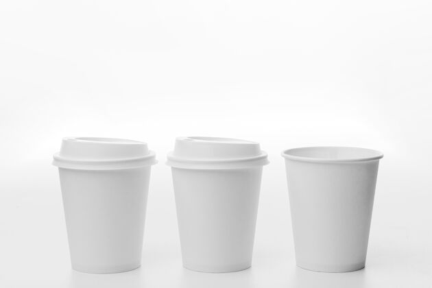 模型桌上有咖啡模型的塑料杯商标模型咖啡杯咖啡模型