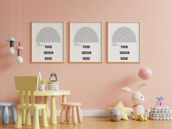 模型模拟海报在儿童房内部 海报上的空粉红色背景墙 三维渲染房间游戏室装饰