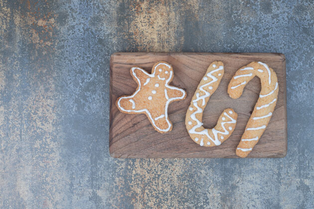 小吃各种姜饼饼干在木板上高品质的照片形状甜点糕点