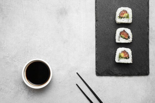 美味船上有美味的寿司生的烹饪平面图