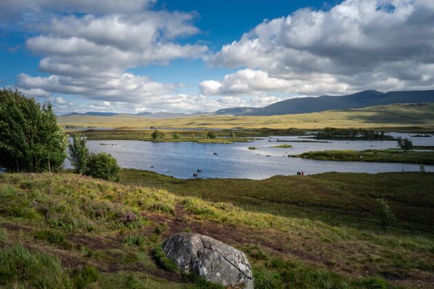 乡村图拉湖被群山和草地环绕在英国风景风景野生