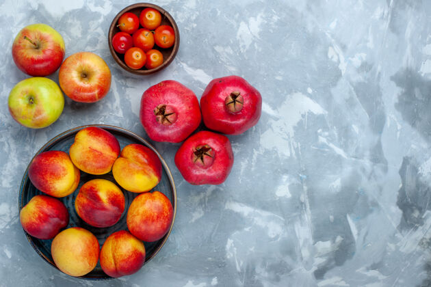 生的顶看新鲜的桃子美味的夏日水果和苹果放在浅白的桌子上顶部饮食美味