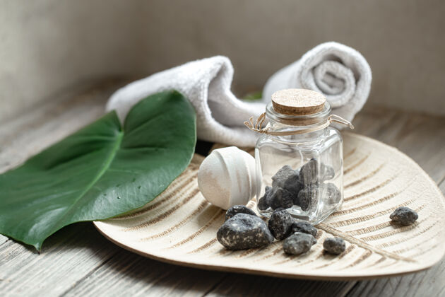 身体护理水疗用石头 浴弹 肥皂和毛巾组成卫生健康理念石头热带沐浴配件