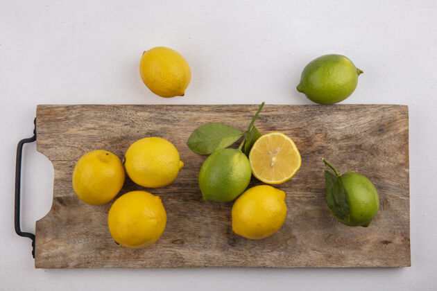 水果白色背景黑板上的柠檬顶视图柠檬白色顶部