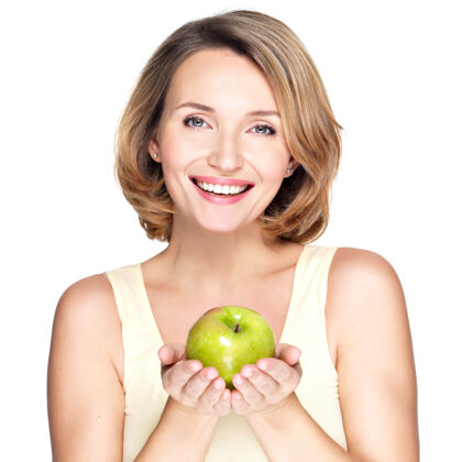 成人年轻快乐的微笑着的女人 带着绿色的苹果-孤立在白色的土地上维生素漂亮饮食