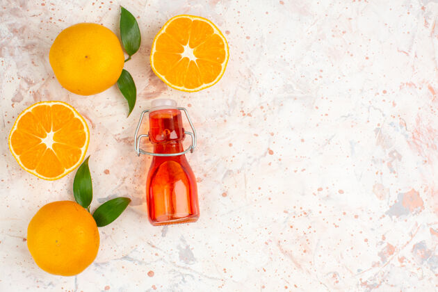 柑橘顶视图新鲜柑桔切割柑桔瓶明亮孤立的表面与自由空间新鲜柑橘顶部柠檬