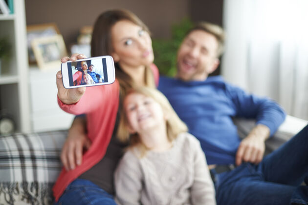 智能手机当我们在一起的时候 家庭自拍自拍孩子自画像摄影