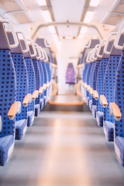 公交德国一列空火车上的亮蓝色座位欧罗巴室内交通
