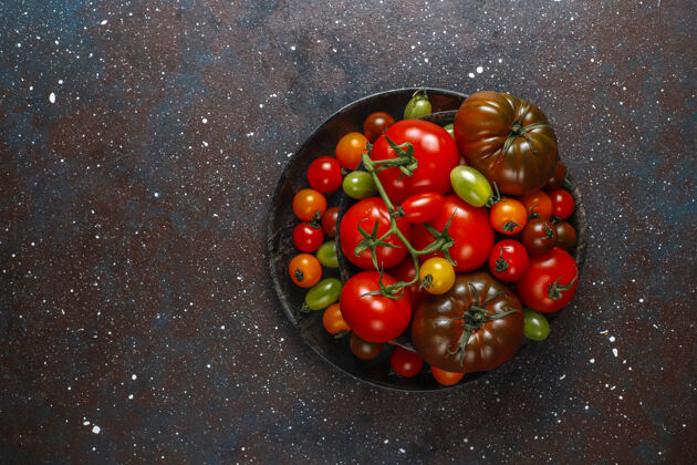 各种新鲜的有机西红柿观点美食混合