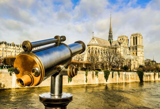 城市望远镜俯瞰着法国巴黎的一座建筑地方城市建筑