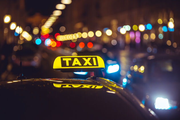 出租车出租车开过街灯交通出租车汽车