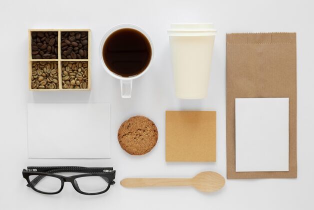 视图俯瞰咖啡豆和品牌项目组成饮料平板
