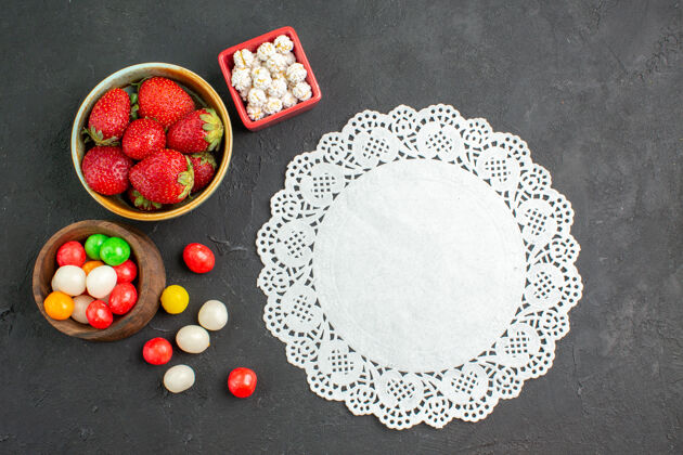 早餐顶视图新鲜草莓和糖果新鲜草莓新鲜草莓