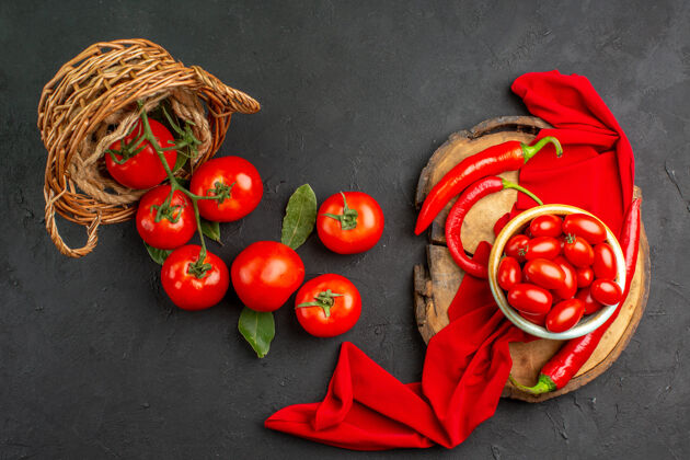 蔬菜顶视图新鲜的红西红柿和辣椒顶部新鲜西红柿