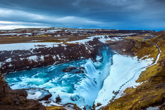 岩石格尔福斯瀑布是冰岛著名的地标美丽极端冬天