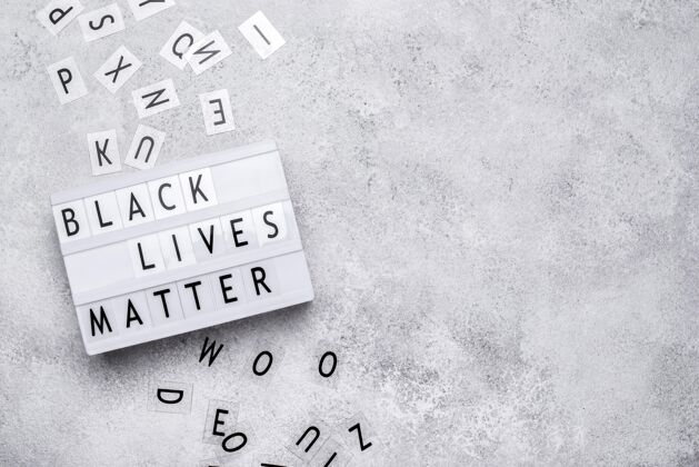平等黑色生命物质灯箱顶视图 带有字母和复印空间倡导公平黑人生活物质