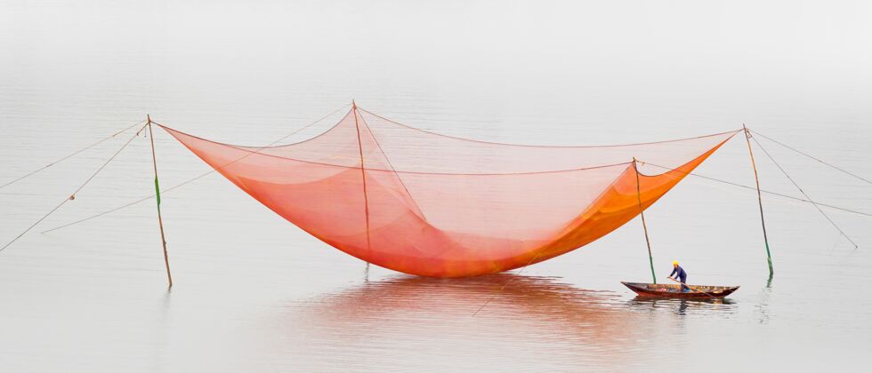 鱼一张悬挂在越南thubon河面上的渔网全景照片 亚洲全景河流太阳