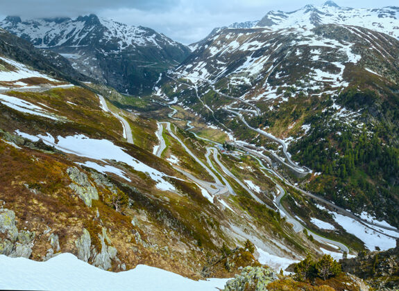 路夏日山景带路（瑞士格里姆塞尔山口）山雪瑞士阿尔卑斯山
