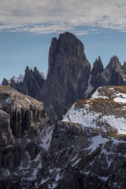 欧洲意大利阿尔卑斯山卡迪尼迪米苏拉雪山的惊人镜头山云惊人
