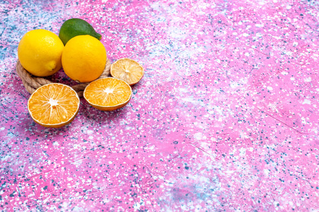 橙色半顶视图新鲜的黄色柠檬醇酸的水果放在粉红色的桌子上粉色水果健康