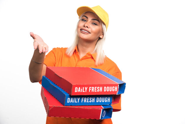 手送比萨饼的女人拿着白色背景的比萨饼 展示手高质量的照片用餐积极送货