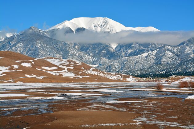 云美国科罗拉多州的雪山地质西部地标