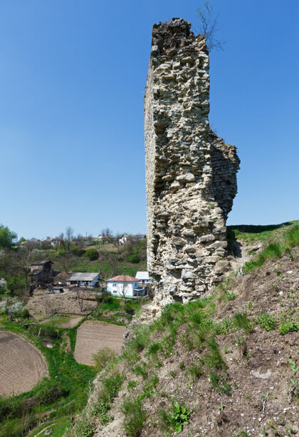 防御工事位于兹布鲁赫河右岸的中世纪斯卡拉·波迪尔斯基城堡遗址（乌克兰特诺皮尔州）乡村中世纪废墟