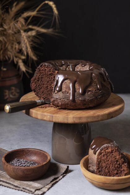 正面美味巧克力蛋糕概念正面图美味正面花卉