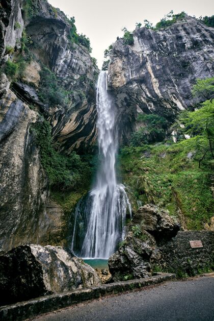 石头惊心动魄的法国绍特杜卢普瀑布拍摄天气河流蓝色