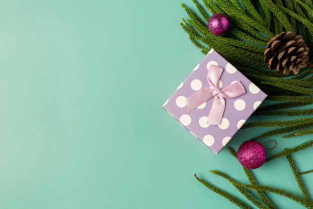 现代浅绿色背景带蝴蝶结的礼物盒物体礼物丝带